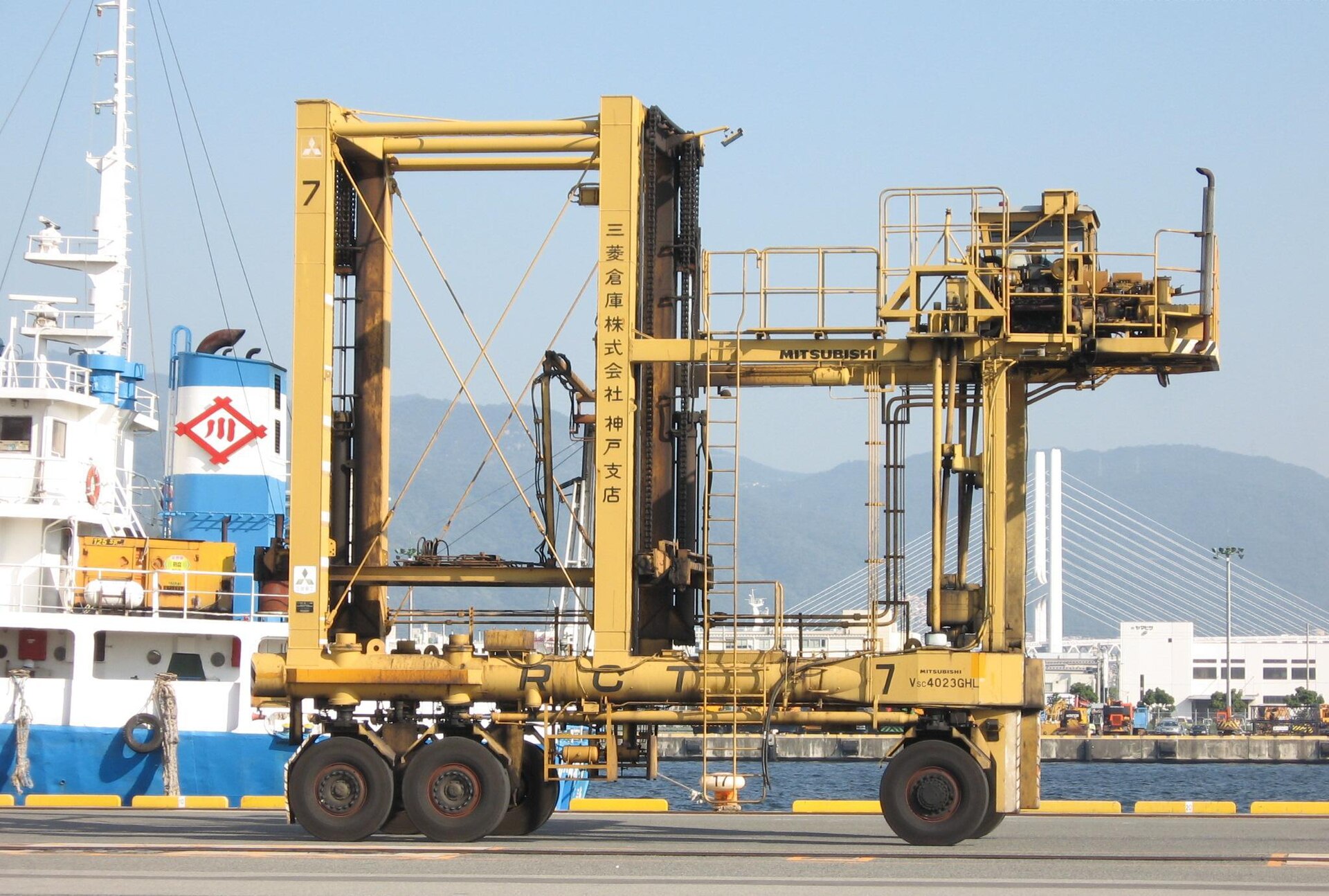 How to Choose Heavy Equipment for Material Handling: A Practical Decision Guide