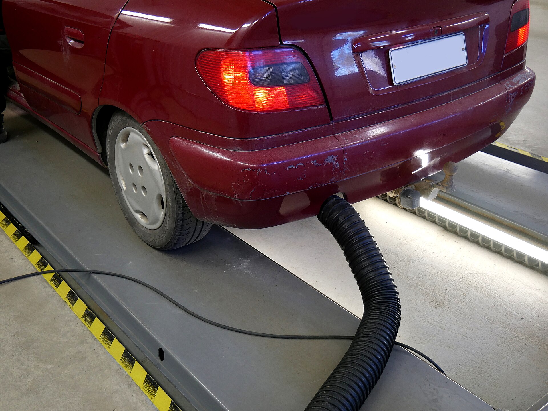 A Compact Corner for Measurement and Inspection
