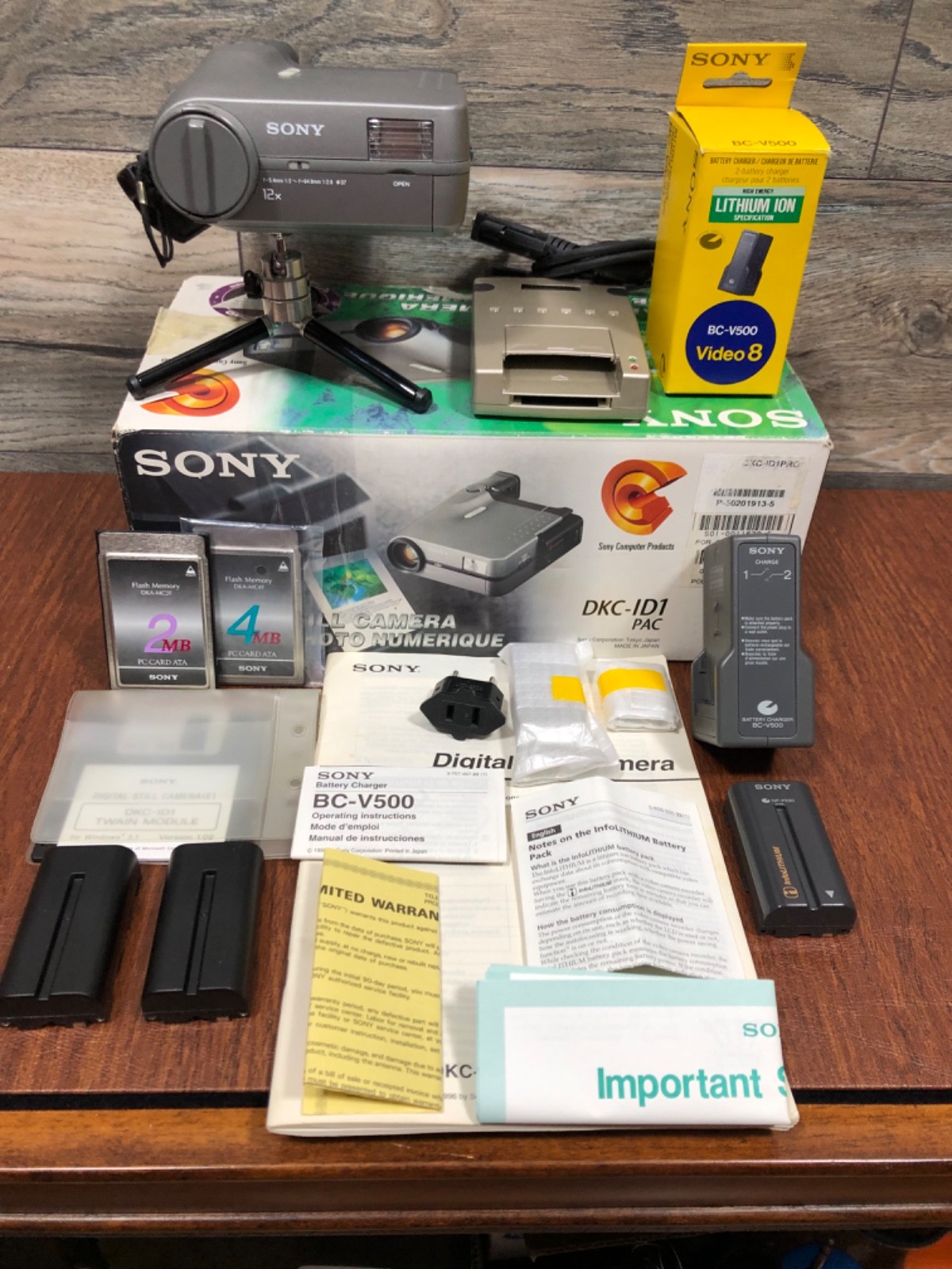 RARE 1996 SONY DKC-ID1 PRO -FIRST CONSUMER DIGITAL STILL CAMERA MINT FAST SHIP