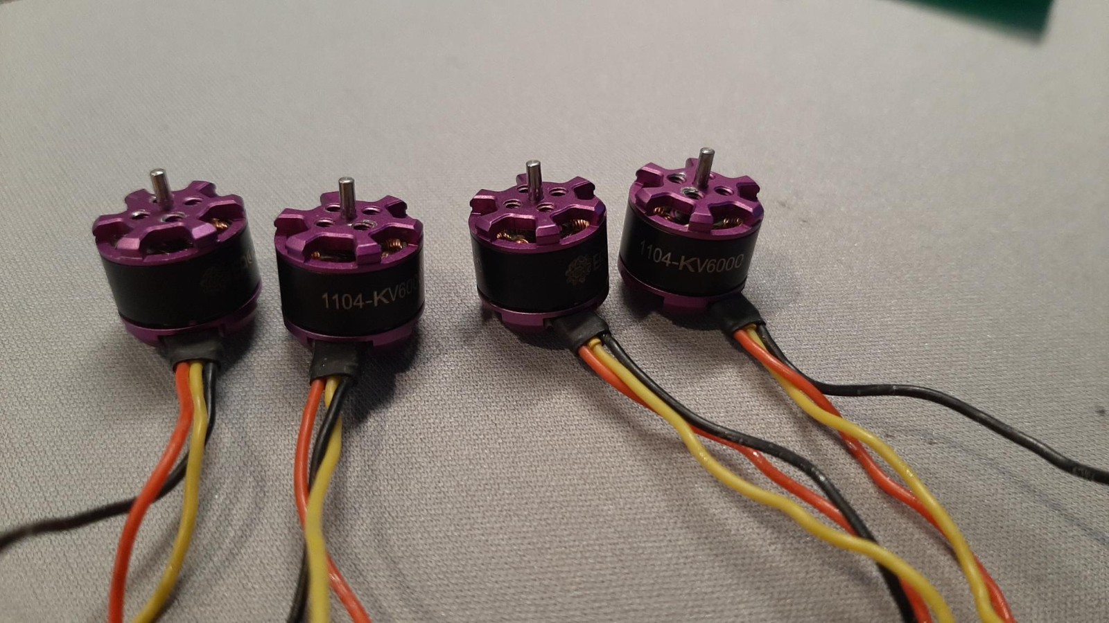 Eachine 1104 - 6000KV KV FPV drone motors x4 T mount props 9x9mm mount 2-3S