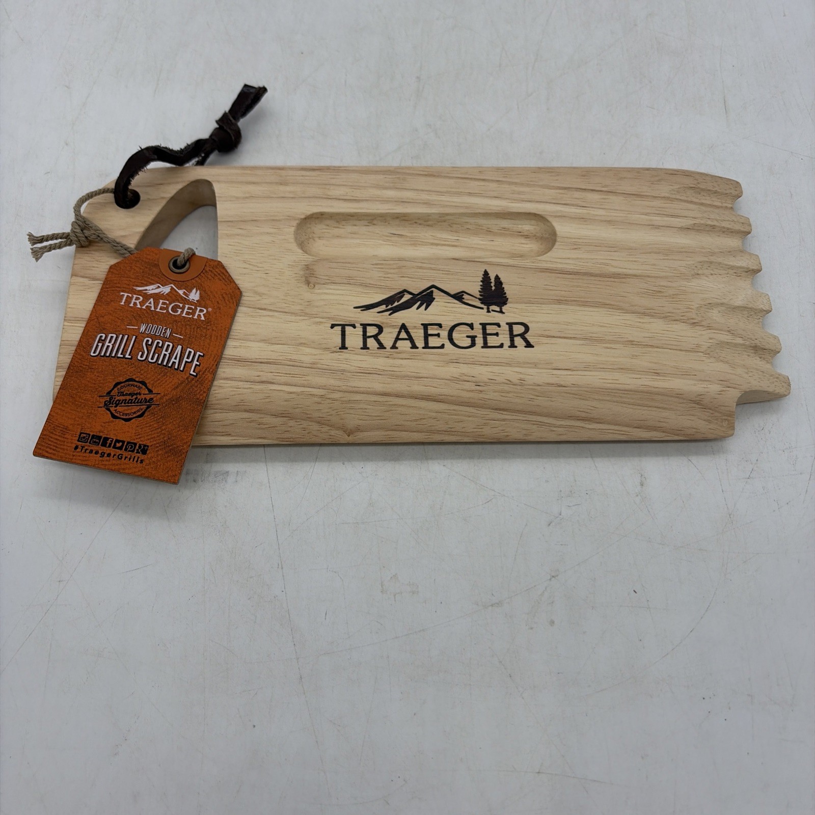Traeger Grills BAC454 Wooden Grill Scraper - Solid Hardwood Grill Grate Cleaner