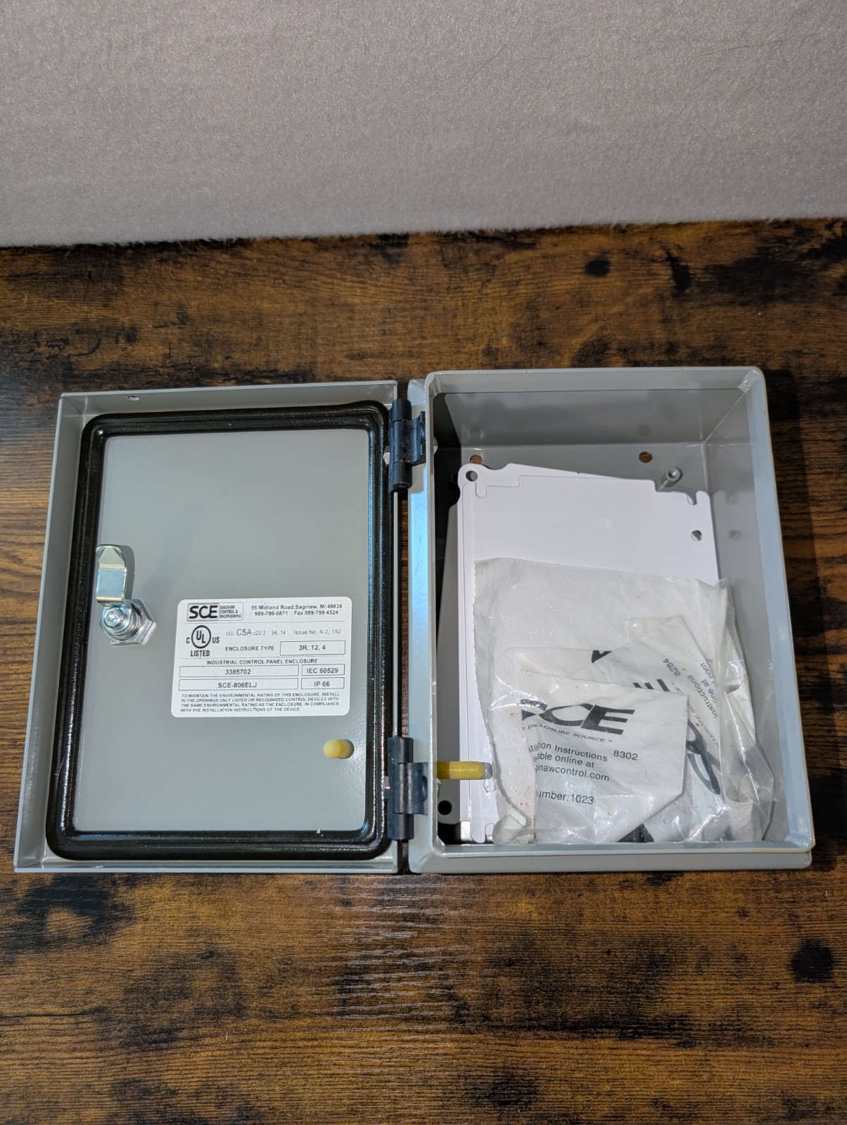 SCE SCE-806ELJ. ENCLOSURE Type 12 8"X6"X4" INDUSTRIAL CONTROL PANEL Nema 3R