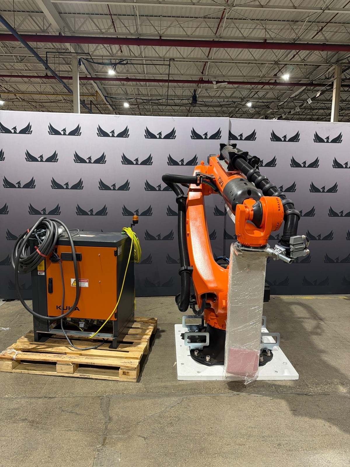KUKA KR 210 R3100-2/FLR QUANTEC-2 Robot w/ KR C4 NA Controller NEW