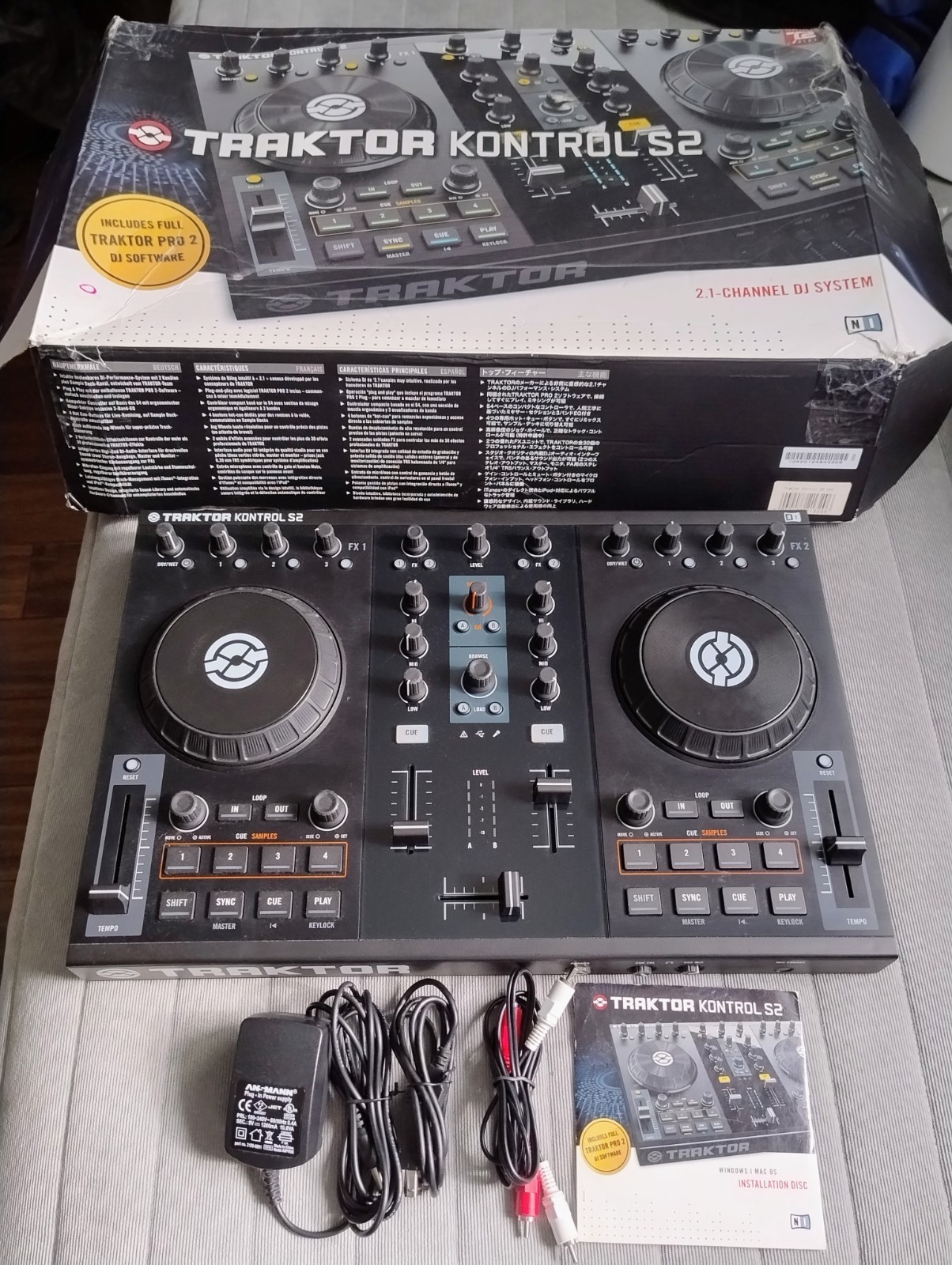 Native Instruments NI TRAKTOR KONTROL S2 MK1 w/ Accessories
