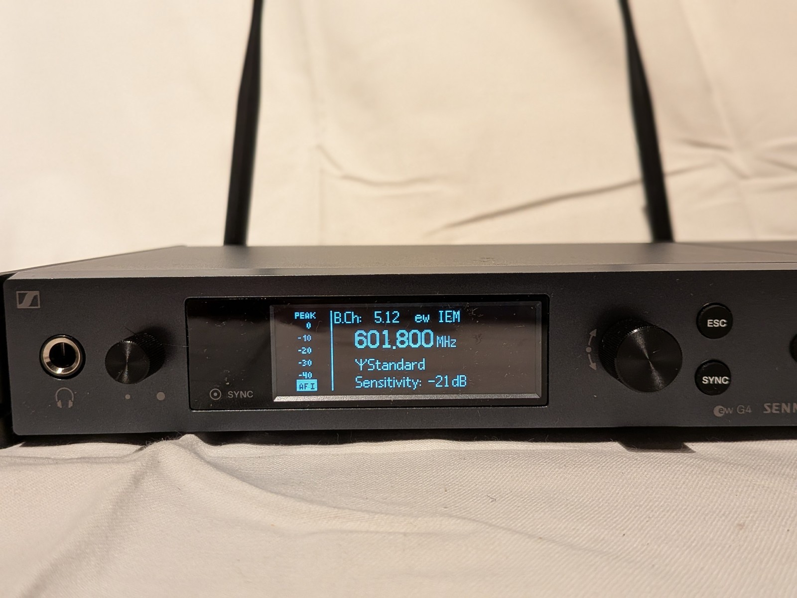 Sennheiser Wireless SRI EM G4 G Stereo Transmitter Half Rack + accessories